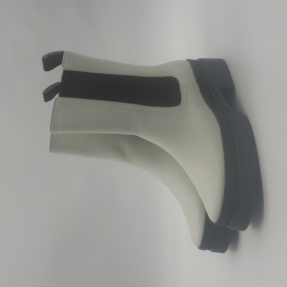 398- Frye Chloe Chelsea Boots Size 9.5 M White Color NWT - Picture 3 of 13